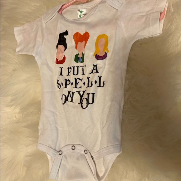 Hocus Pocus onesie for your little boo! - Picture 4 of 4